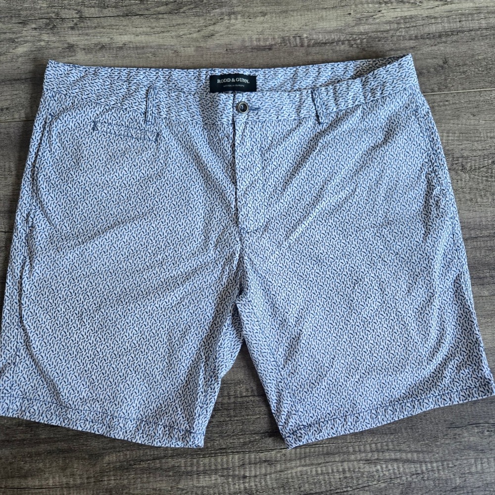 Rodd & Gunn Mens White Navy Blue Leaf Print Chino Shorts Size 40 UP0659